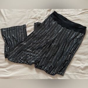 Boston Proper Black And Silver Pull On Pants. Small.